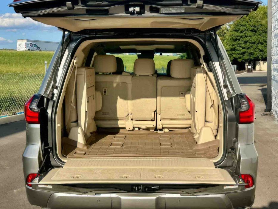 Lexus LX      2021