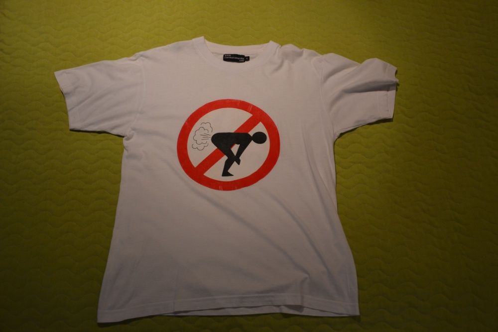 T-shirts Cómicas Baratas: Hello Kitty Cão Azul No fart Proibido peidar