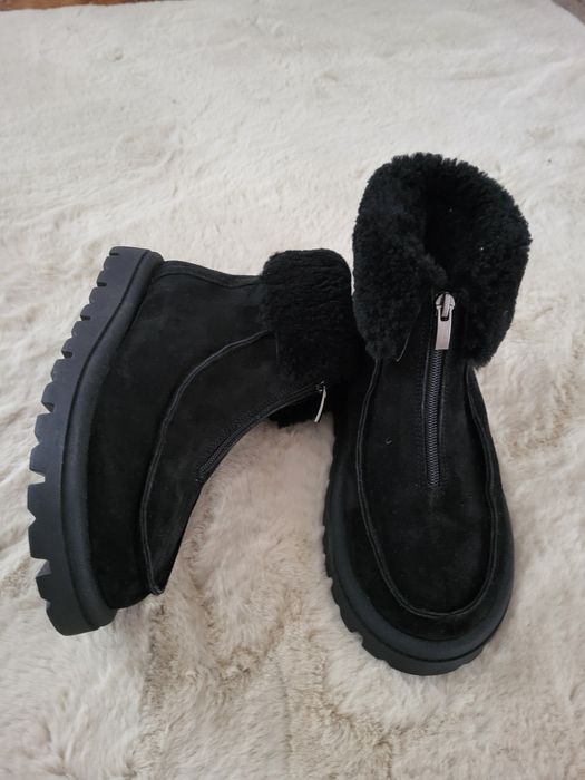 Жіночі замшеві Ugg.