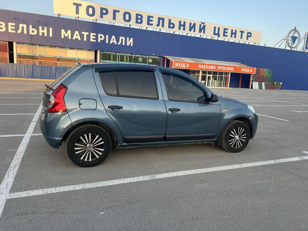 Рено сандеро 2011