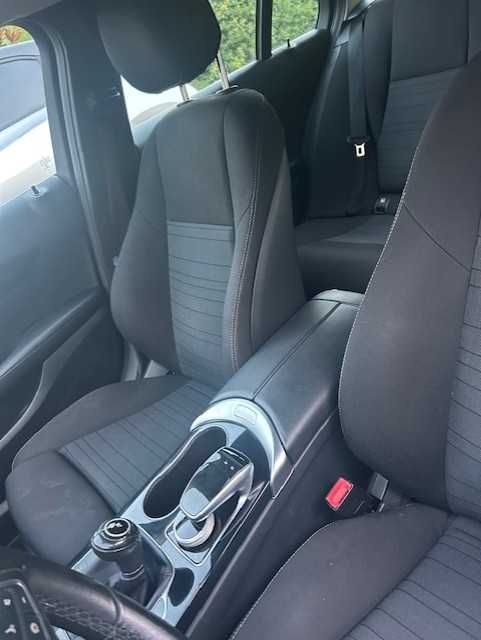 Mercedes C 200 com assistência na marca