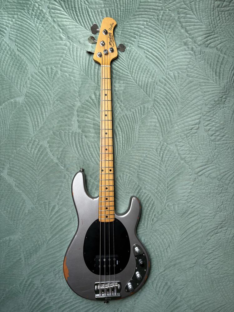 Stingray Custom . Nitro . Relic . Gitara basowa