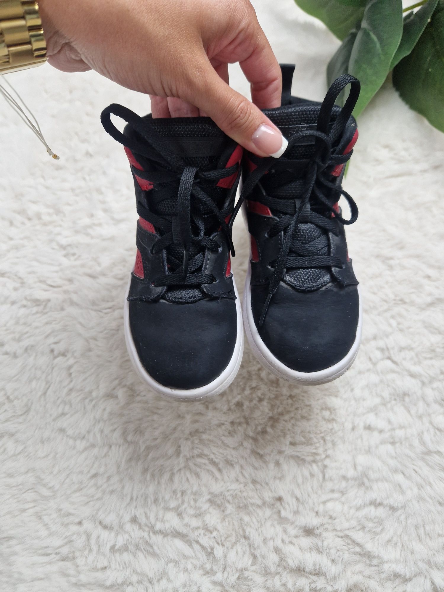 Buty chłopięce za kostkę Jordan oryginalne czarne 27