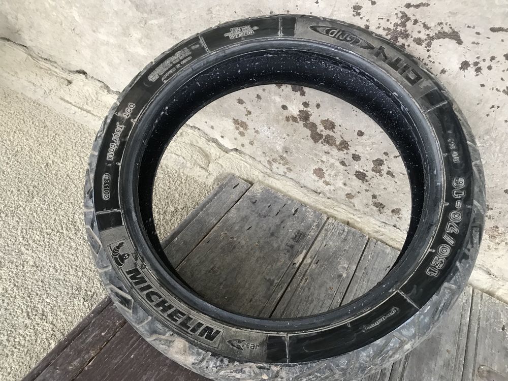 Продаю покришку Honda sh 130/70-16 Michelin