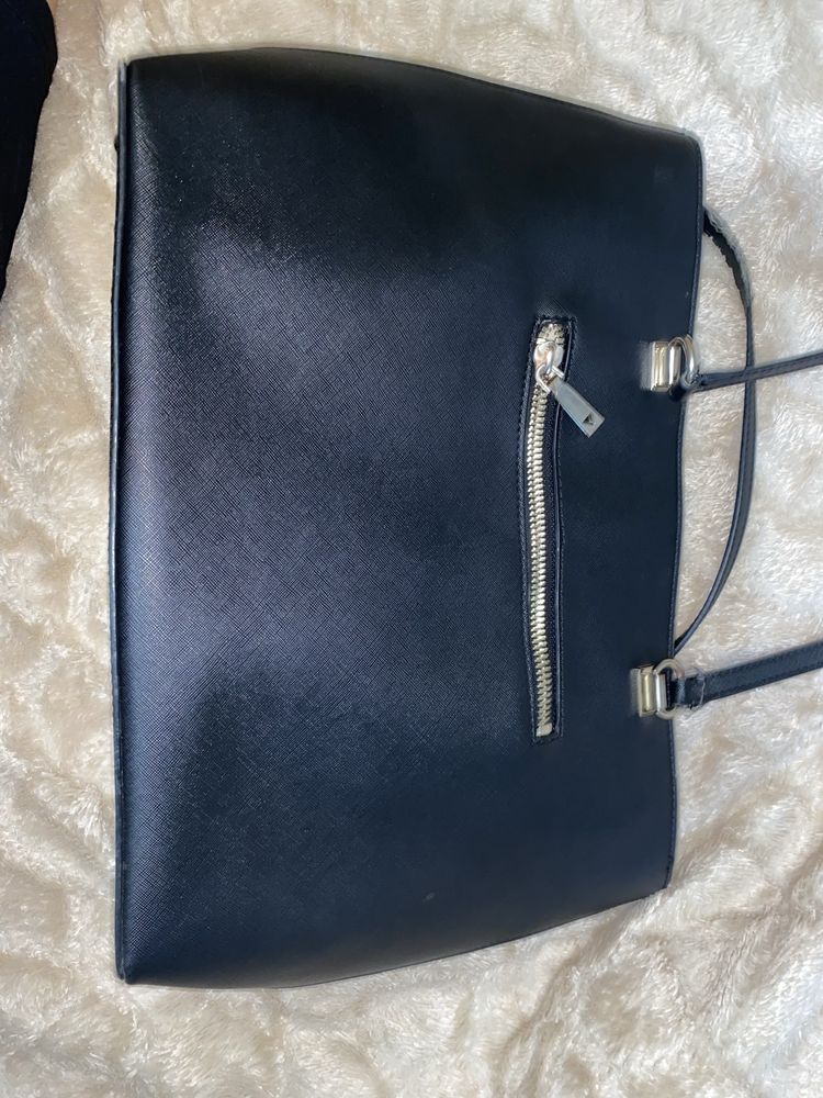 Продам сумку Guess 800 грн є торг