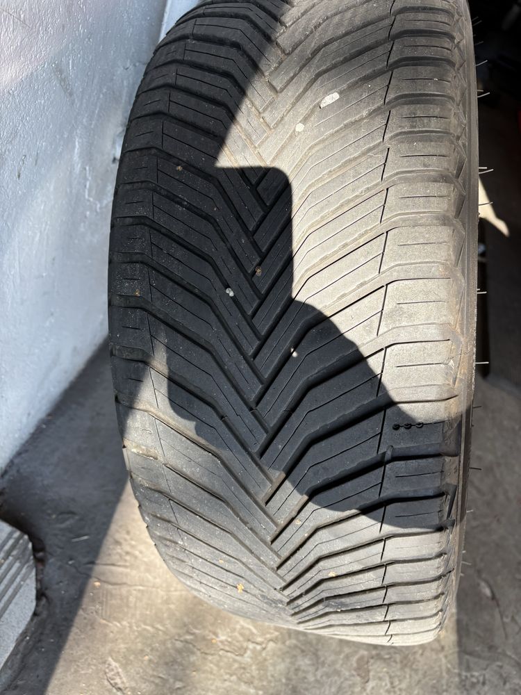 Komplet calorocznych Opon Michelin Cross Climate 2 235/45/17