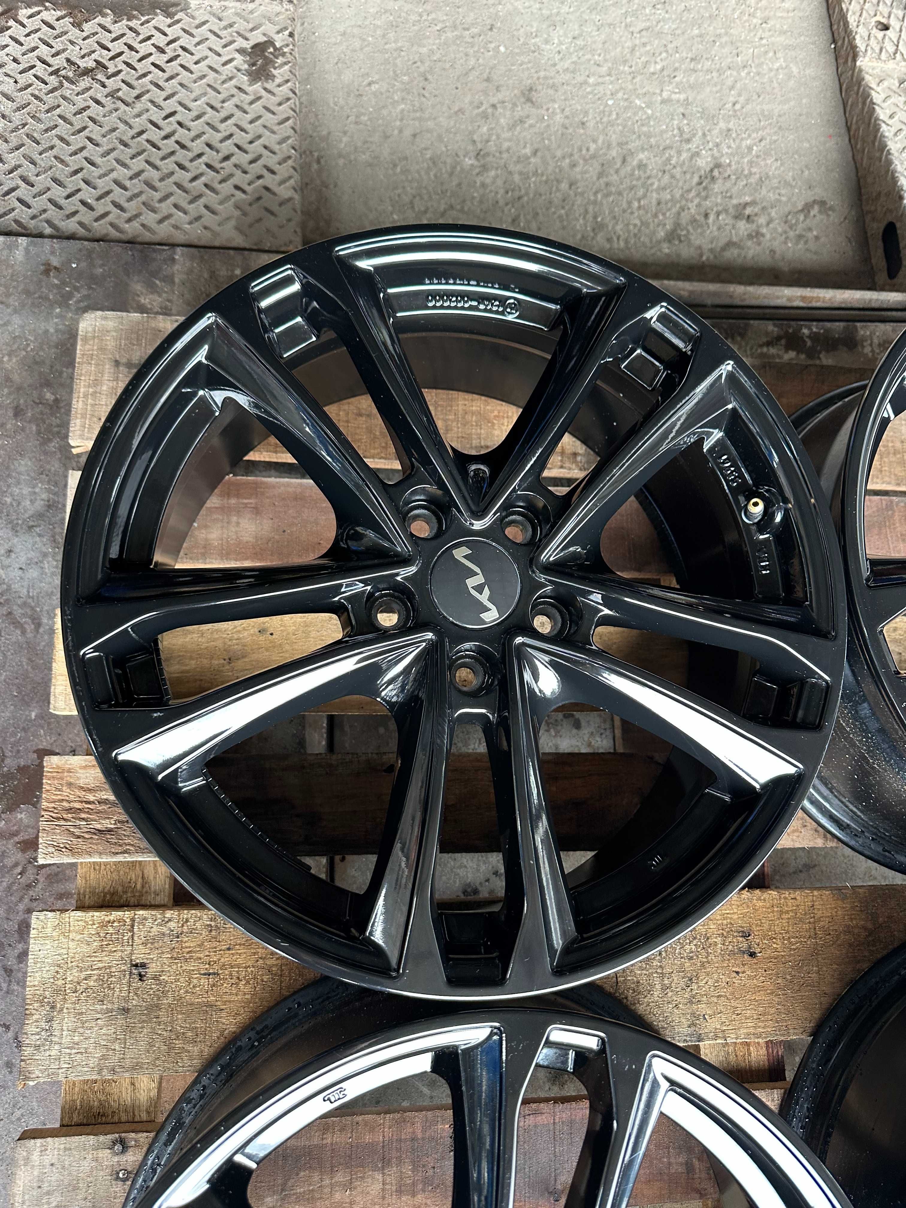 5x114,3  7,5j x 18" et49,5 KIA komplet alufelgi z czujnikami