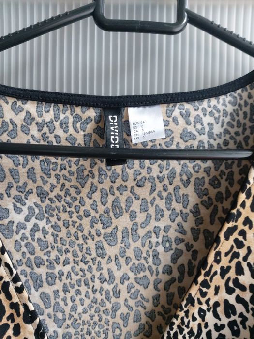 Sukienka w panterkę H&M