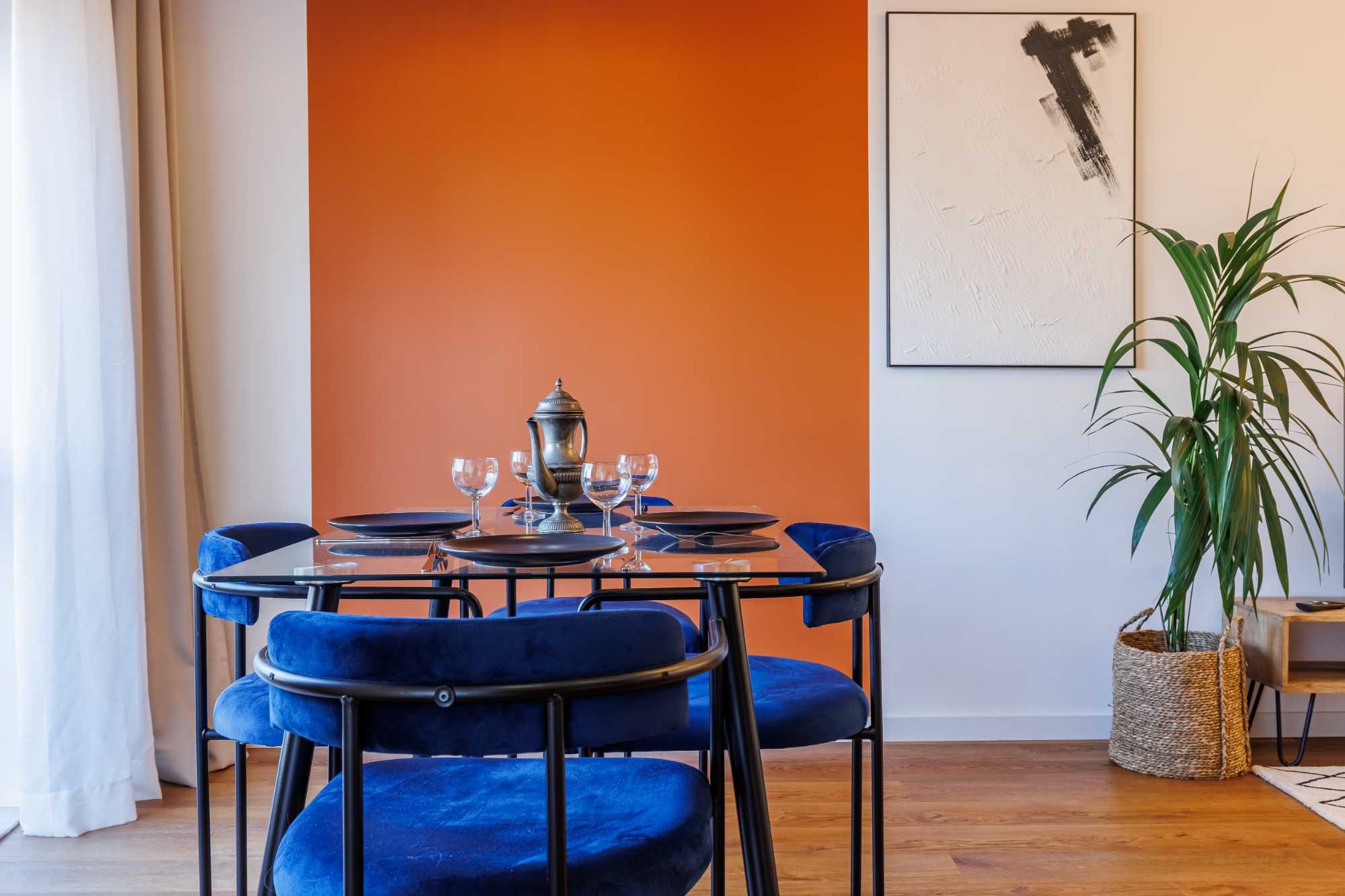 Apartamento com 2 quartos e varanda