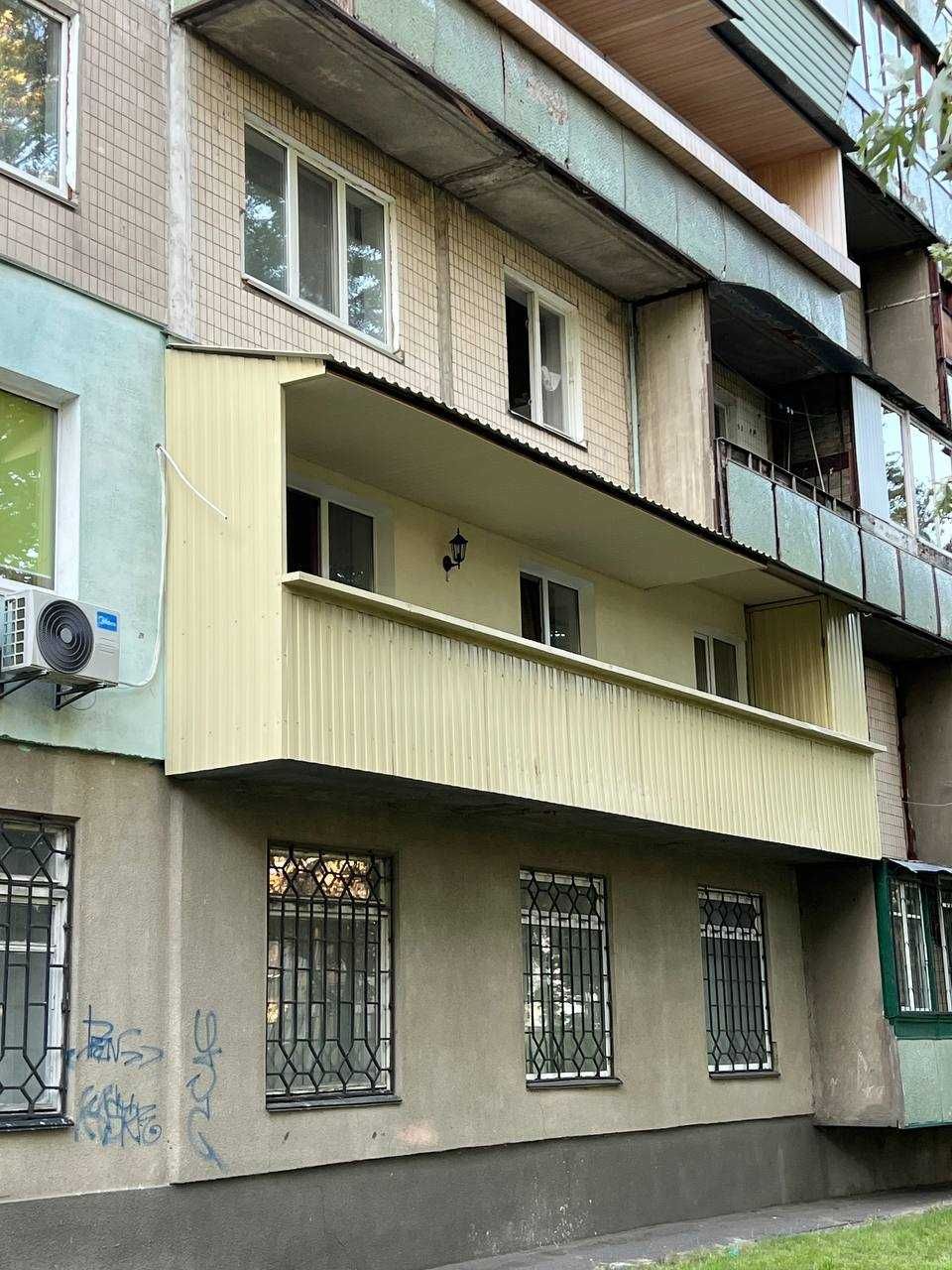 Простора 3-кімнатна Деснянський район, 2/9 поверх, 61 м² вул. Поповича