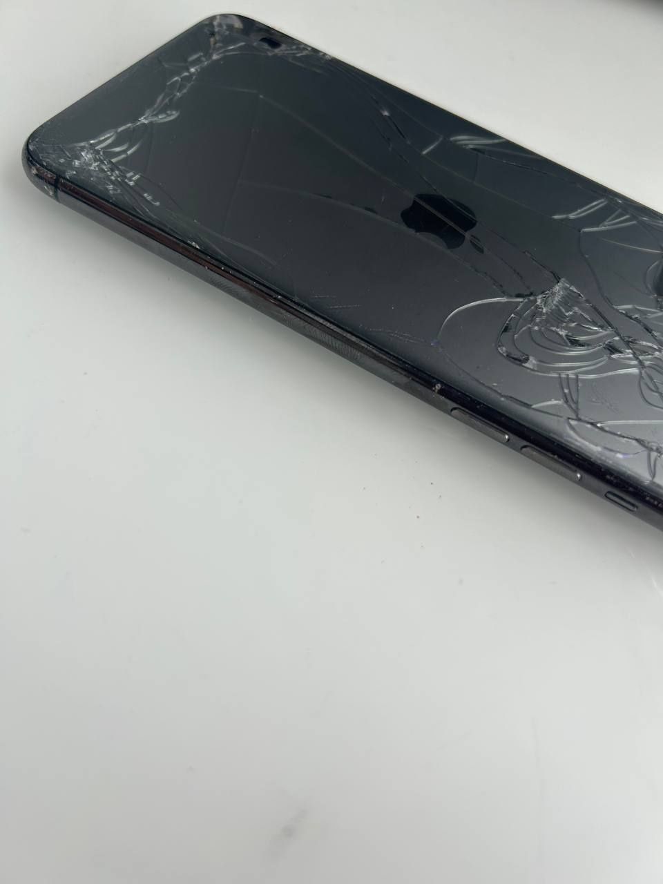 Iphone 11 pro max icloud lock