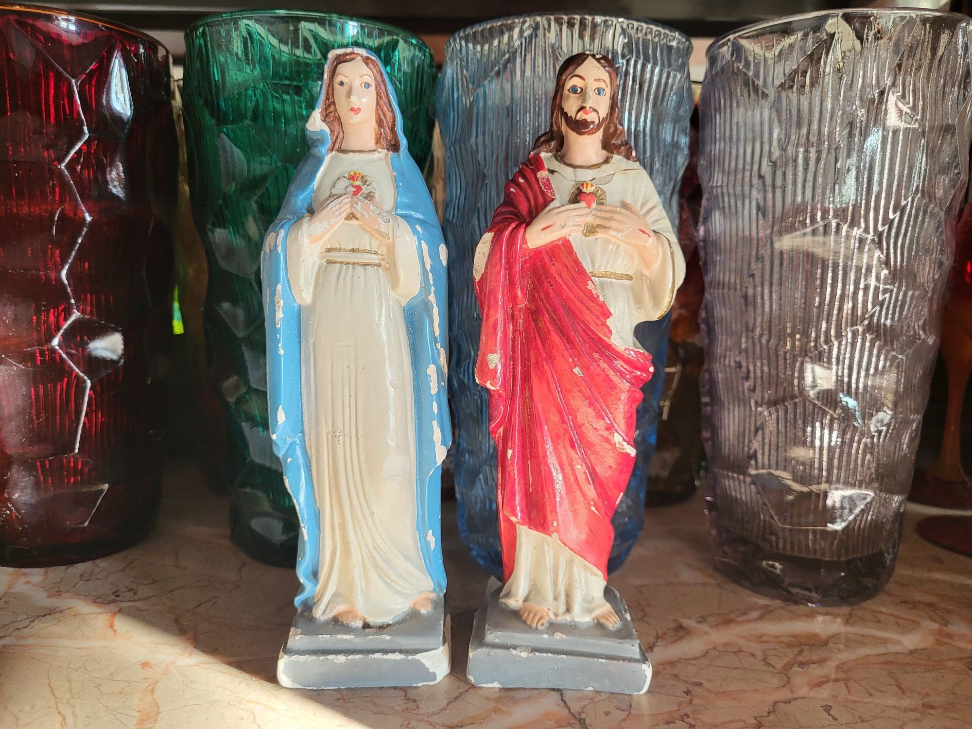 Stare gipsowe figurki Jezus i Maryja