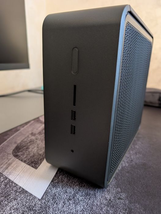 Десктоп INTEL NUC 9 Mini Desktop Intel Core i7-9850H / 32GB / 1TB SSD