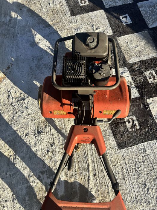 Motocultivadora Husqvarna TF 230 como nova