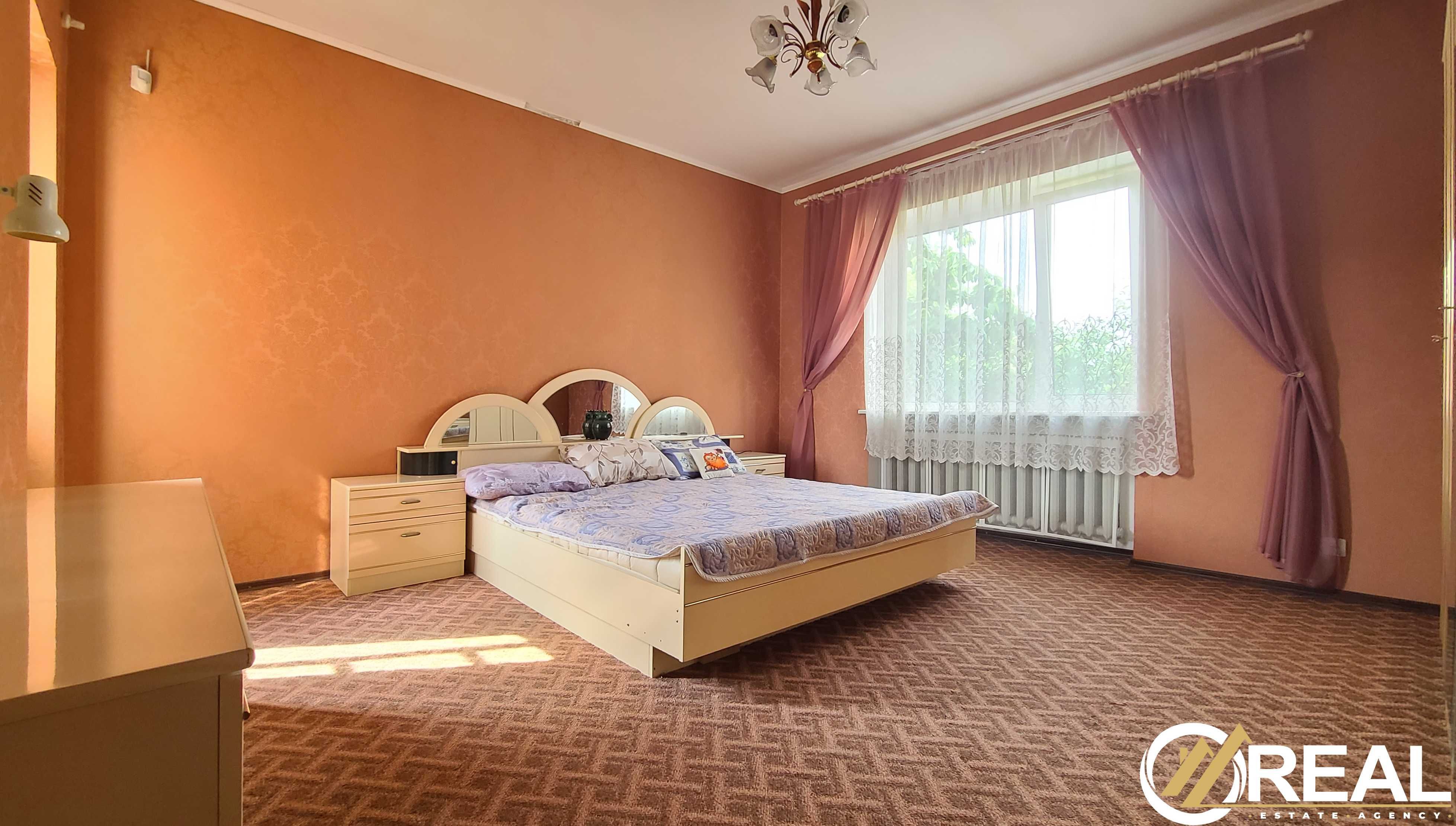 Двоповерховий будинок в р-ні вул.Львівської.