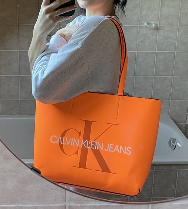 Calvin klein shopper