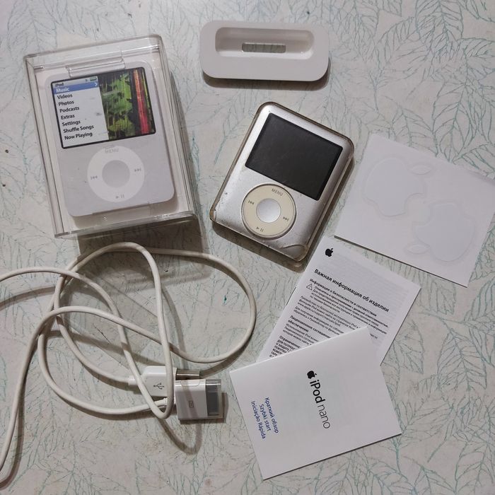 IPod nano 8GB silver 3rd grade