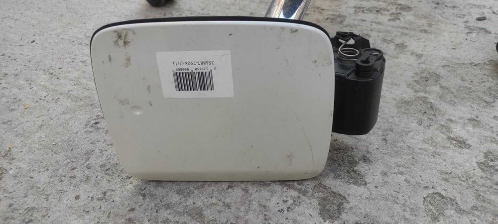 Лючок бака Jeep Renegade