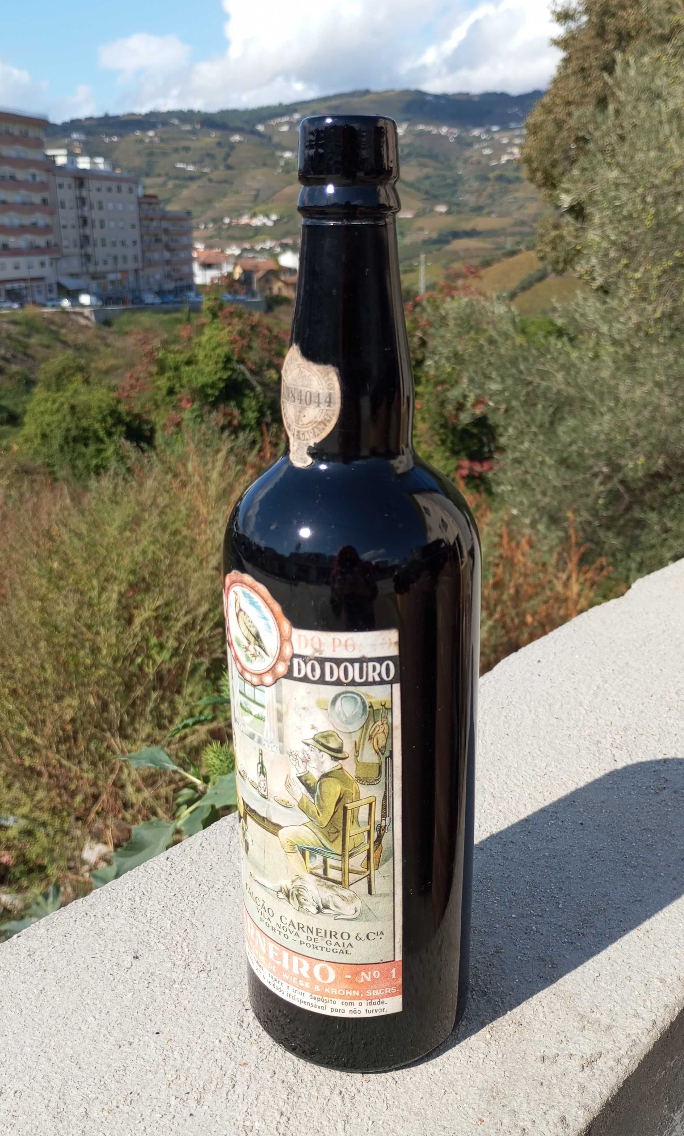 Rara garrafa Pérola do Douro Falcão Carneiro & Cia Vazia