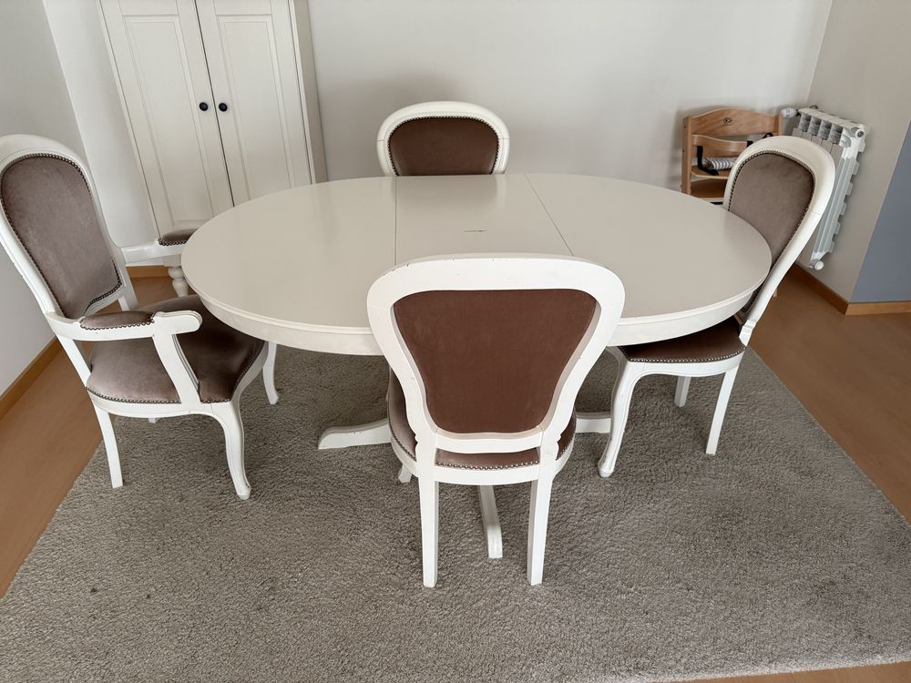 Mesa com cadeiras