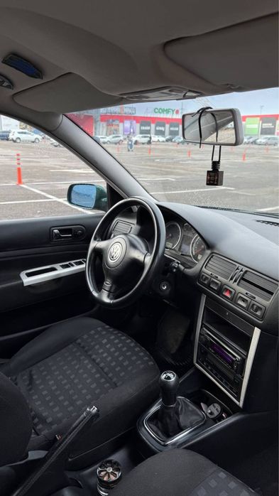 Продаєця автомобіль в хорошому стані