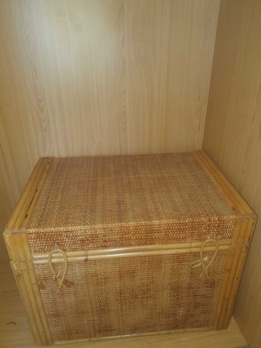 Bau antigo de madeira