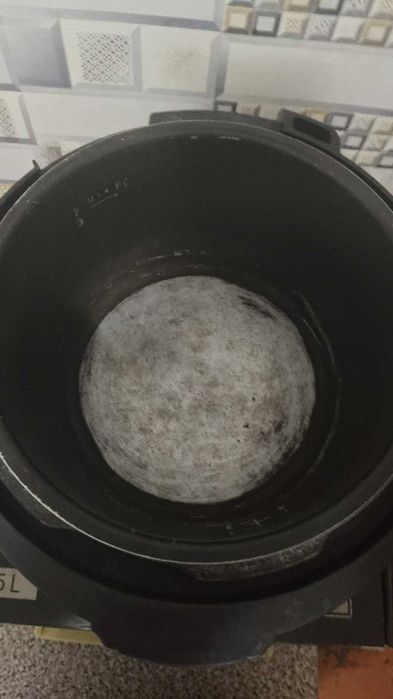 Мультиварка-скороварка  REDMOND RMC- M4504 б\у