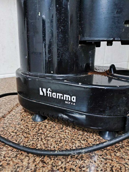 Máquina de Café Profissional com Moinho