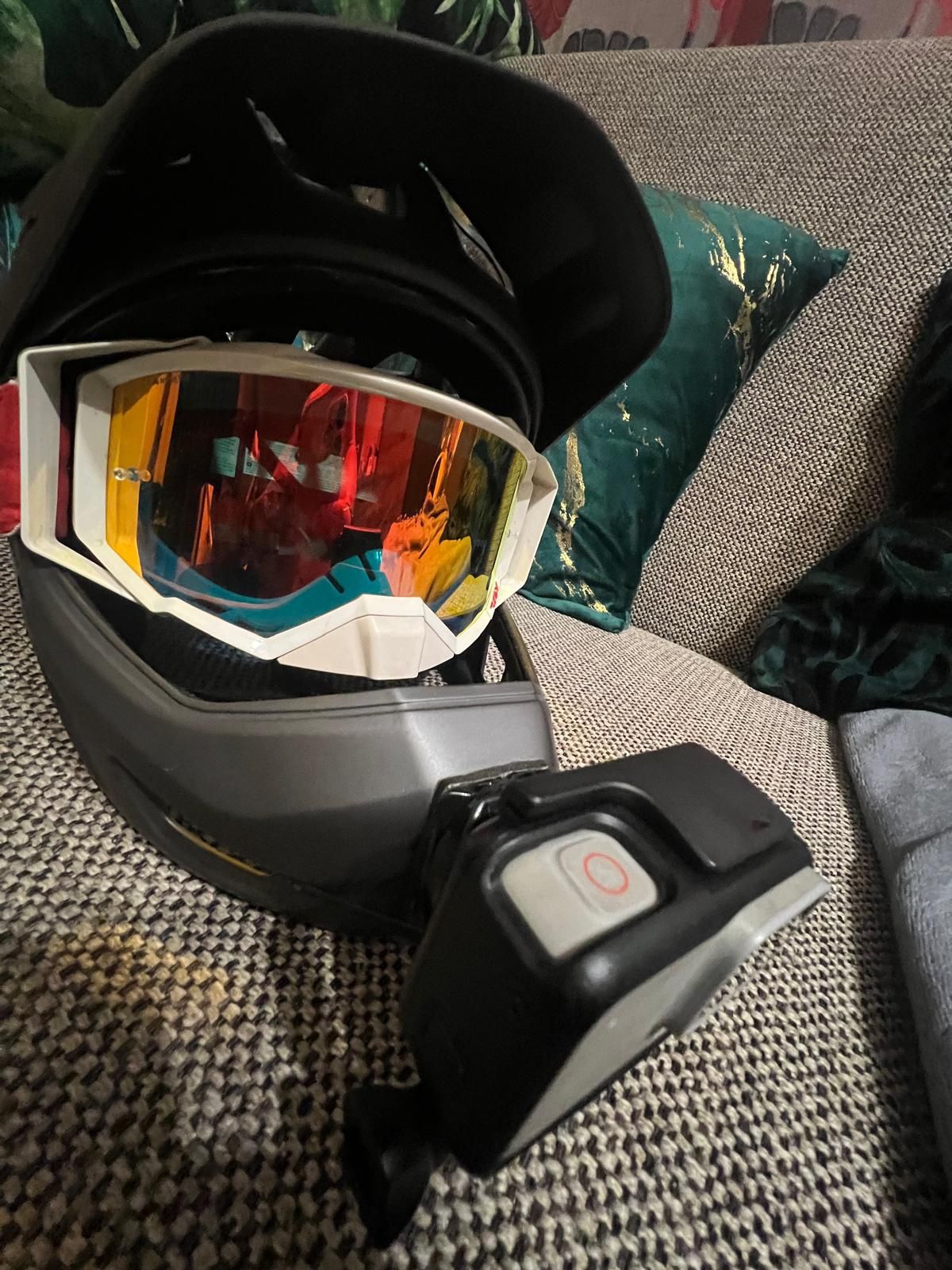 Kask full face z goglami