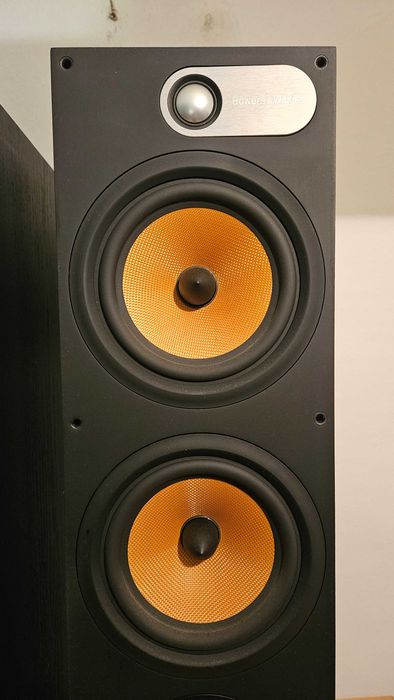 Colunas B&W 684 (par)