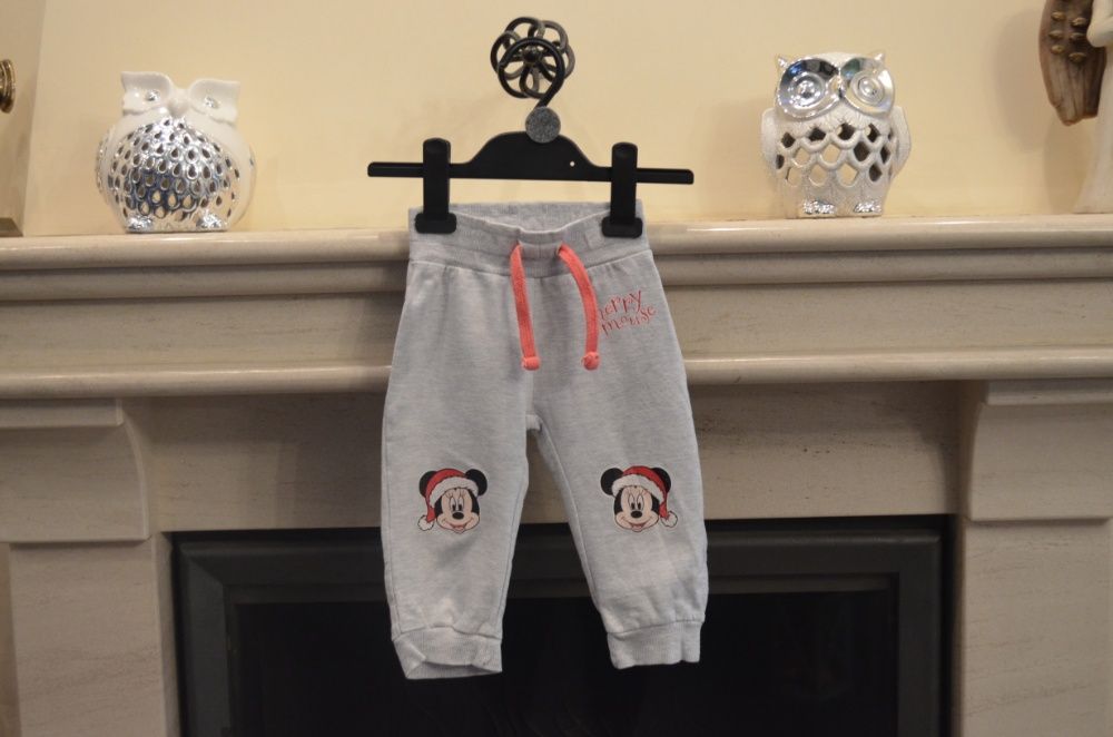 ŚWIĄTECZNE spodenki dresowe z myszką MINIE 9-12m, r. 80 dresy stan BDB