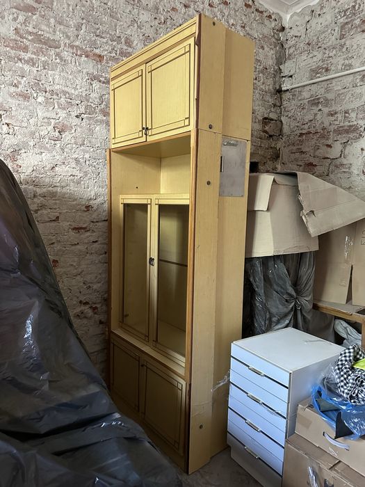 Сервант - шафа з антресоллю