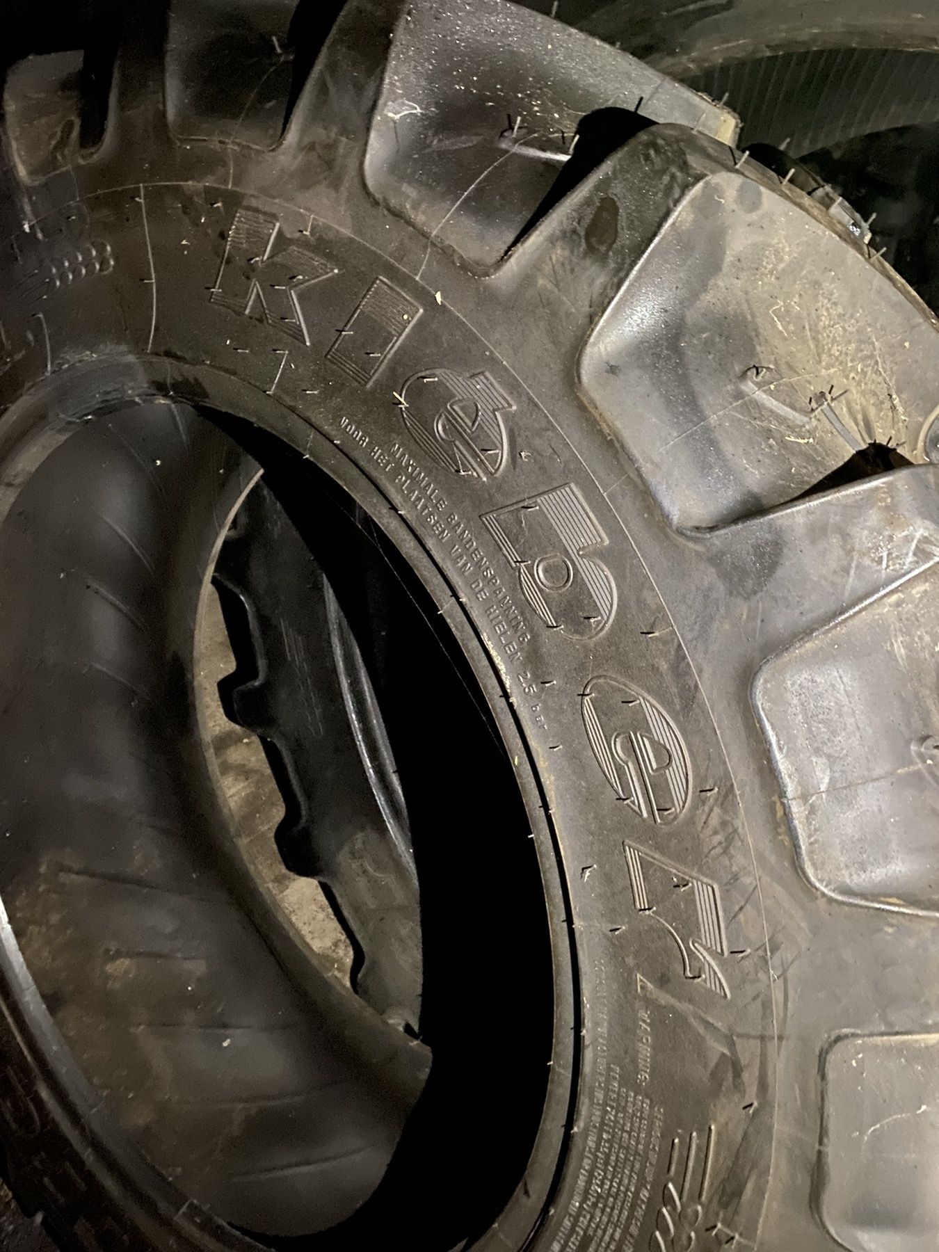 Шини бу бв вживані 710/70R38 14.9R38 380/80R38