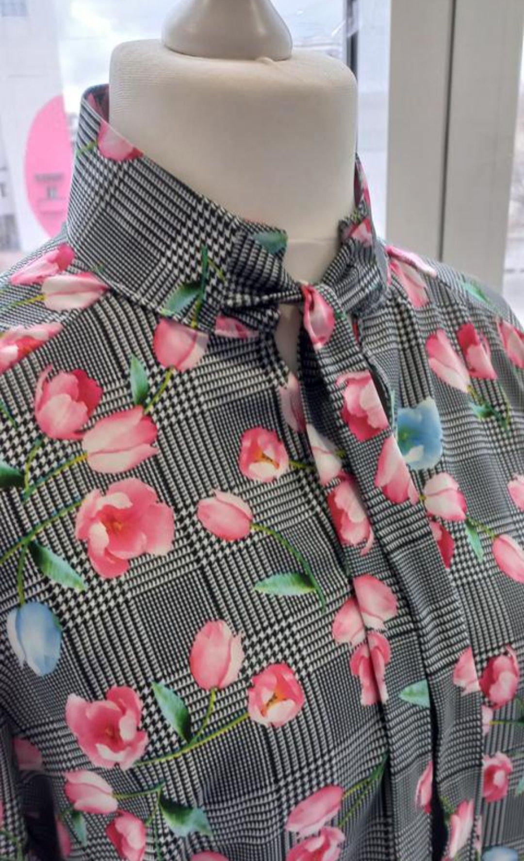 Блуза з тюльпанами