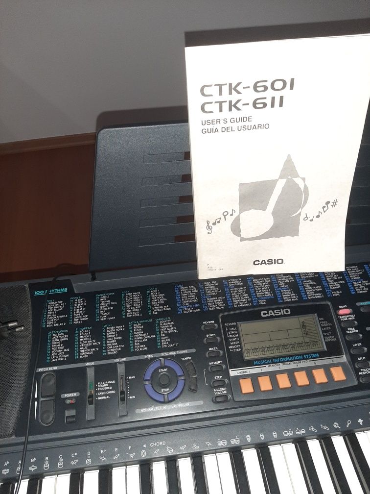 Piano/Órgão/Teclado Casio CTK-611