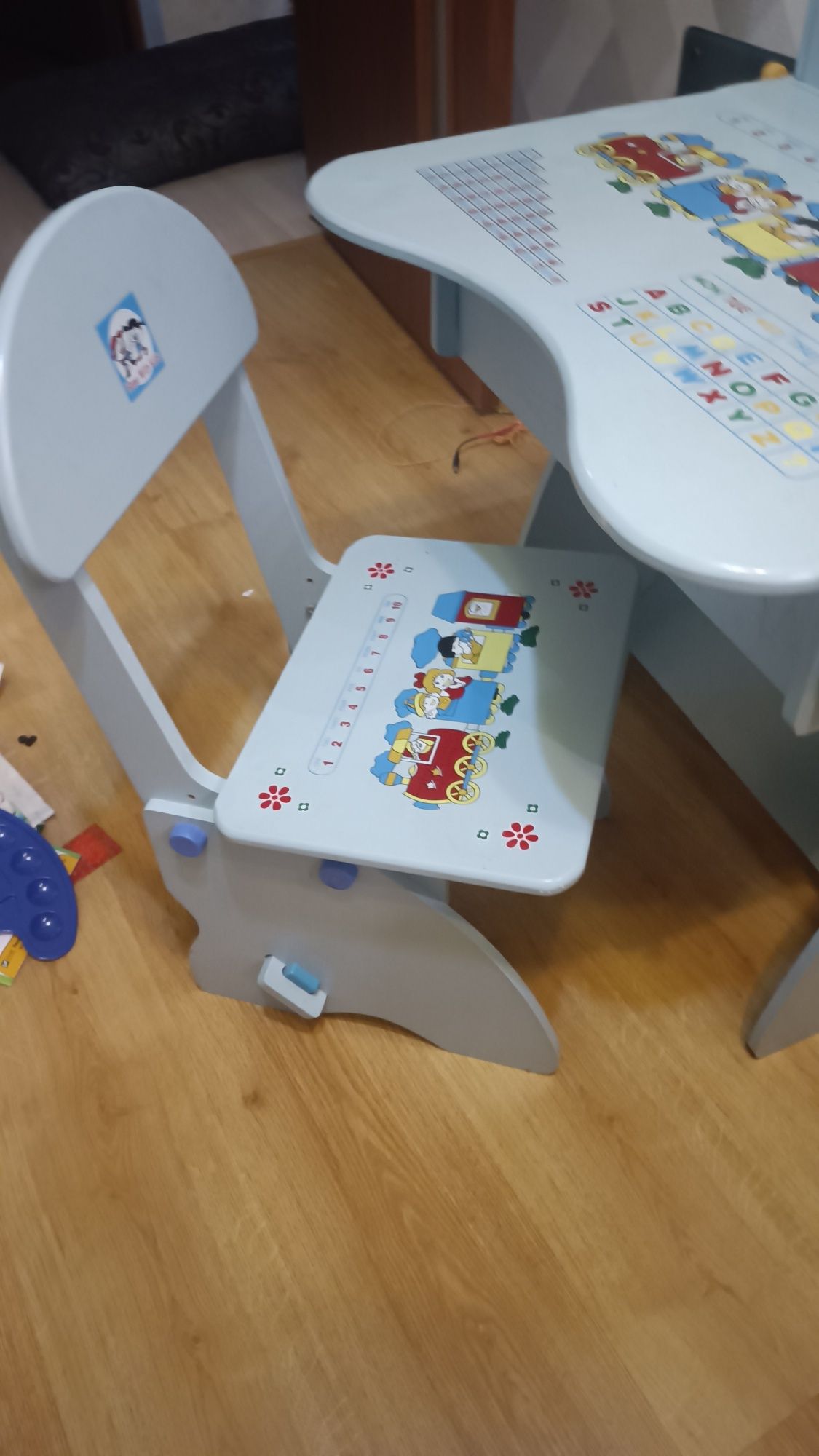 Детский столик для письма