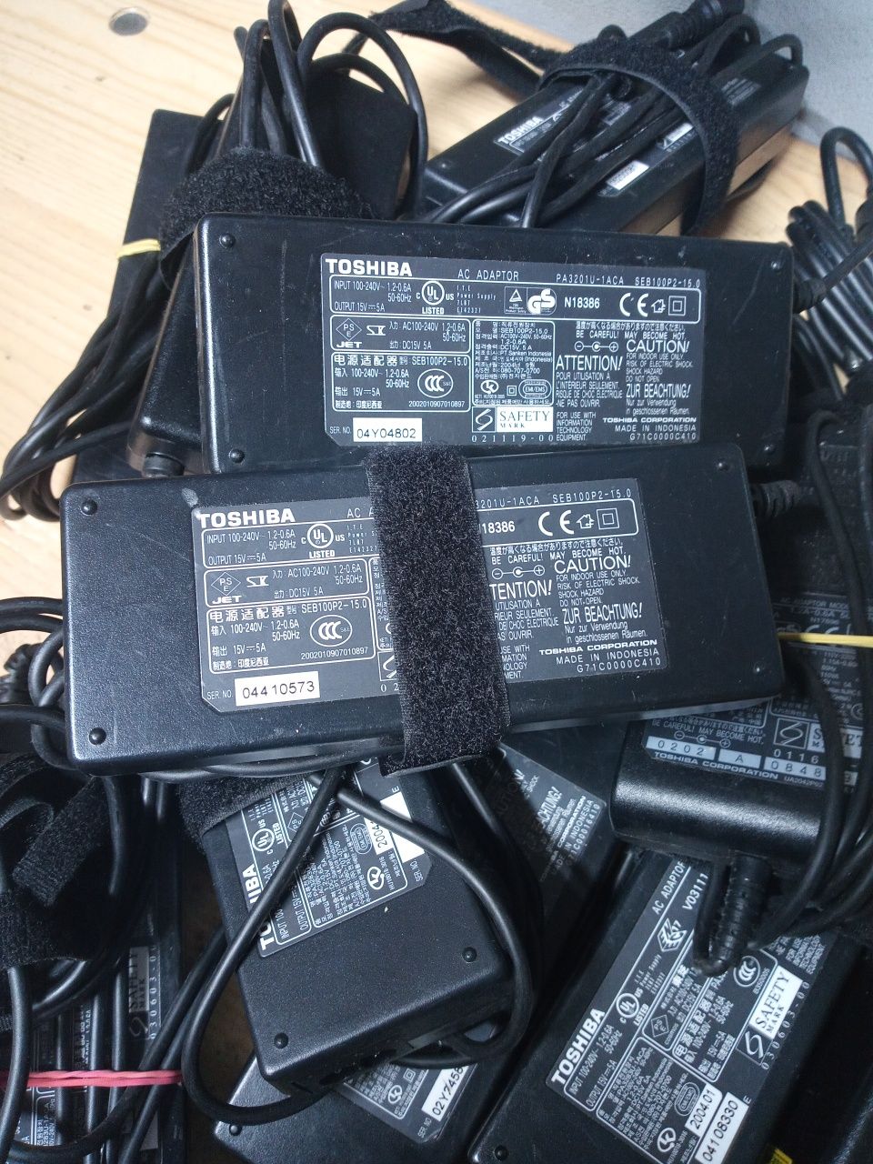 Toshiba 15V 3A 4A 5A 6A  6.3х3.0 оригінал блок живлення питания