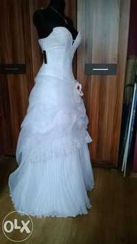 wspaniała nowa suknia ślubna