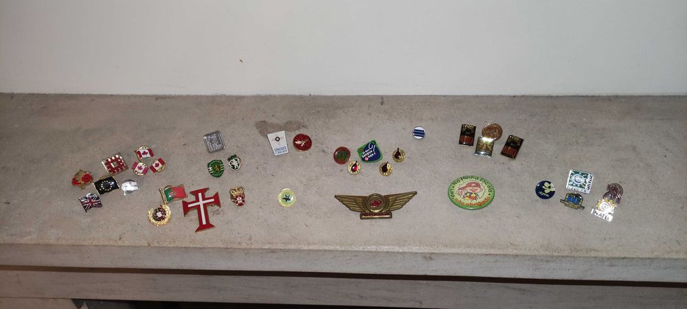 pins crachás diversos -- consulte a lista abaixo