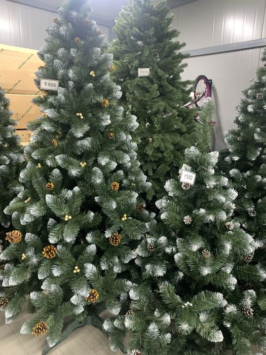 Продаж штучних ялинок, іграшок, гномів в м.Стрий