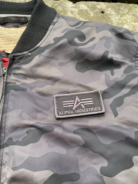 Bomber Alpha Industries з патчем і стрічкою
