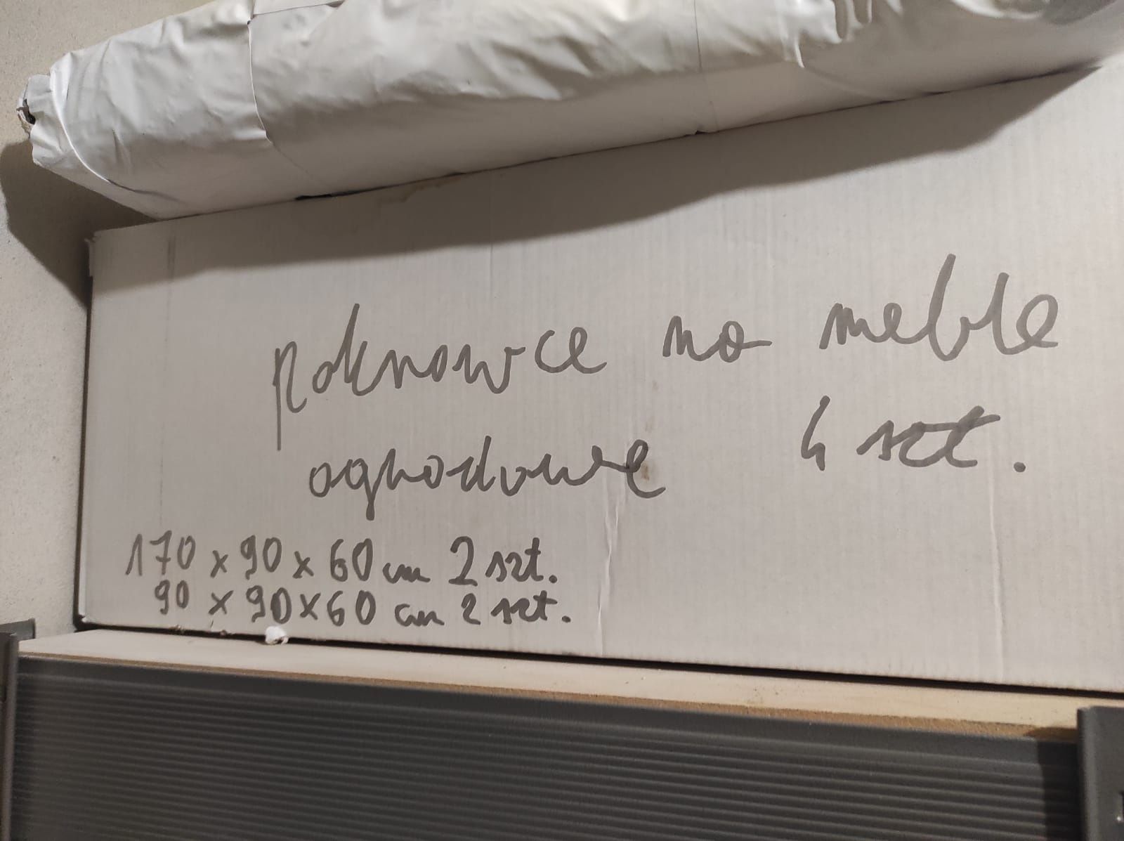 Pokrowce na meble ogrodowe 170x90x60-  90x90x60 łącznie cztery sztuki