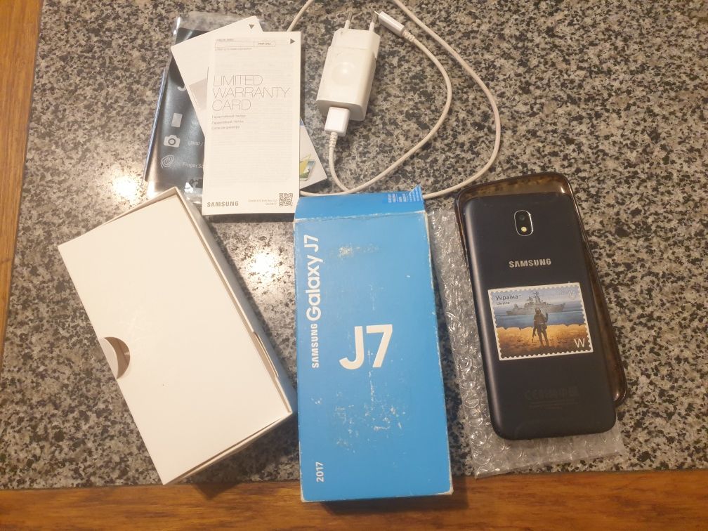 Смартфон Samsung J730