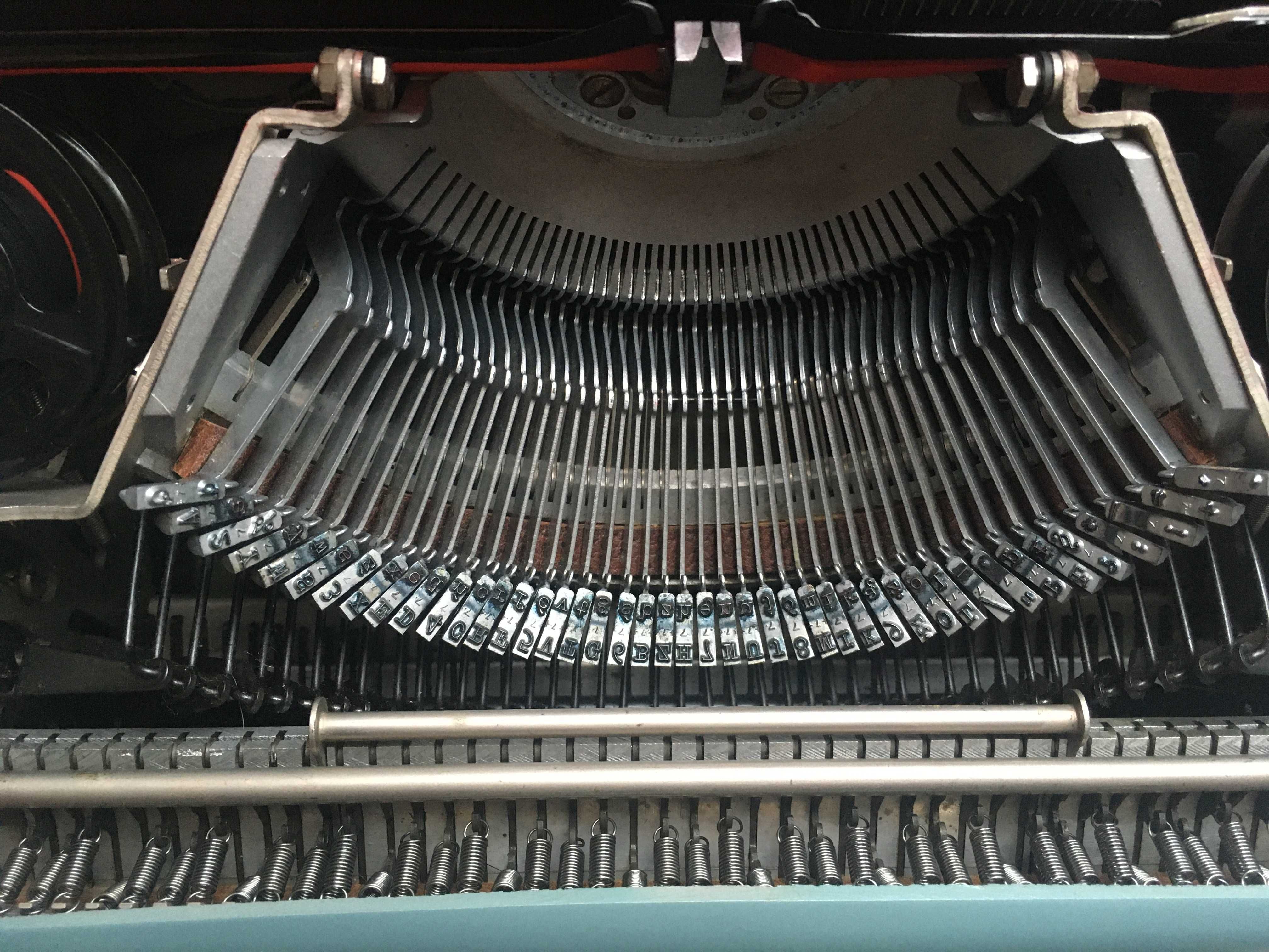 OLIVETTI LETTERA 22 Maszyna do pisania 1950r. POLSKA czcionka