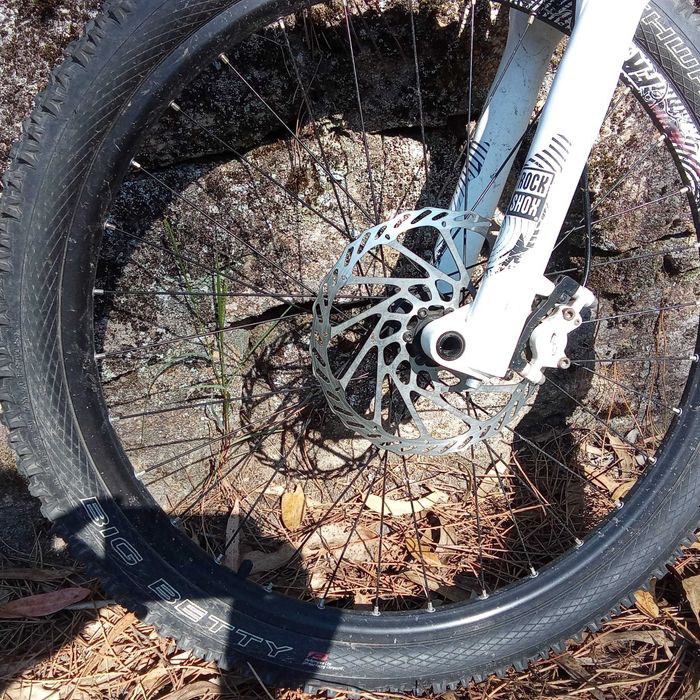 Bicicleta de Alto Desempenho – Ideal para Trilhos