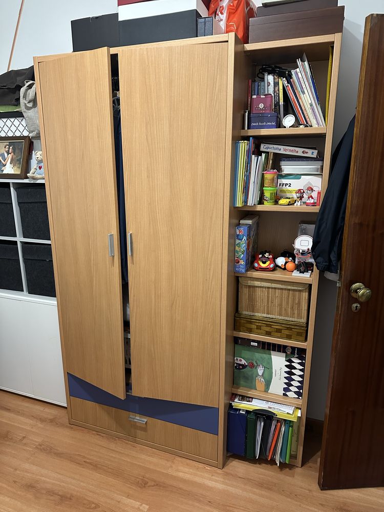 Quarto Interforma: cama + roupeiro + mesa cabeceira + prateleira