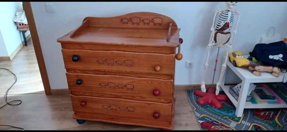 Mobilia Quarto de bebé  em pinho mel