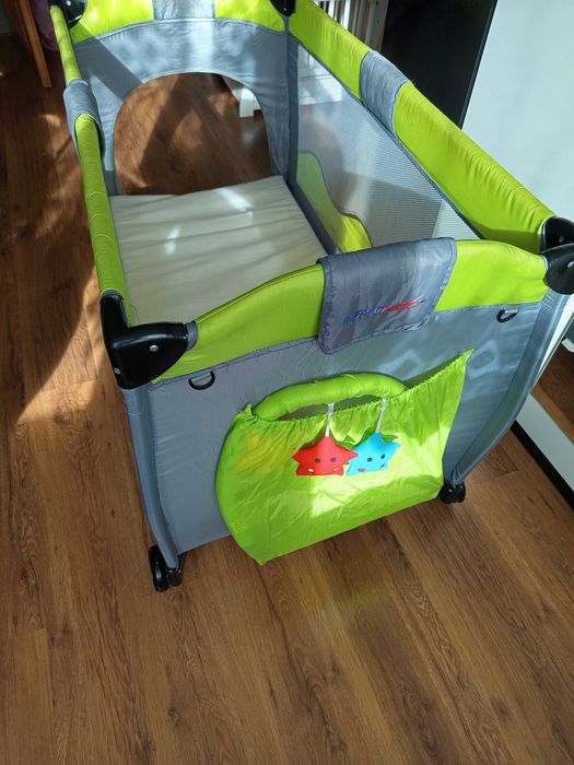 Łóżeczko turystyczne z materacem oddam