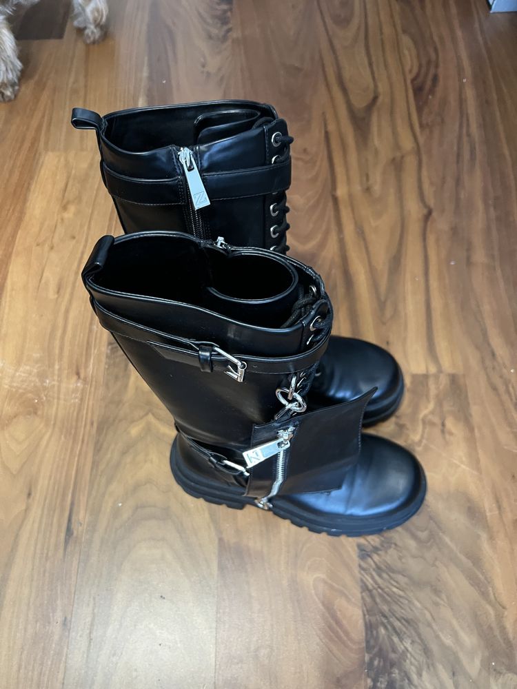 Buty zimowe wysokie samskie Zara
