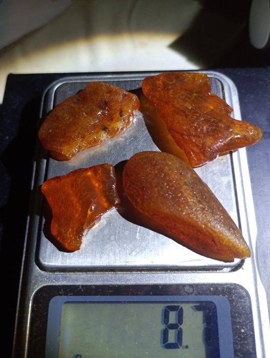 Bursztyn bałtycki surowy 4szt